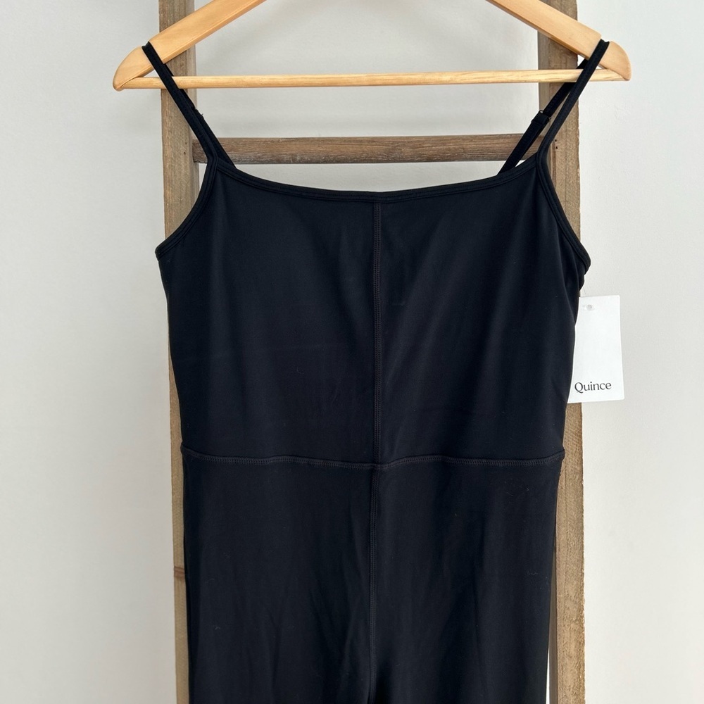 Quince Ultra-Form Kick Flare Black Jumpsuit Women's Size M NWT Yoga Activwear - Picture 3 of 9